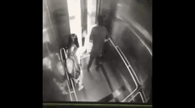 残忍！马来西亚劫匪电梯暴打女子，监控录像在网上疯传